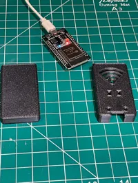 Boîtier ESP32 avec large connecteur USB et trous LED — photo 3