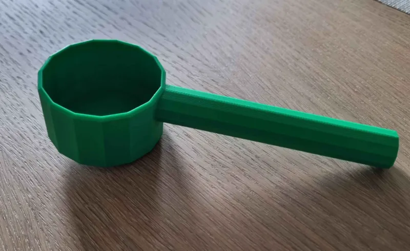 Polygon pet food scoop