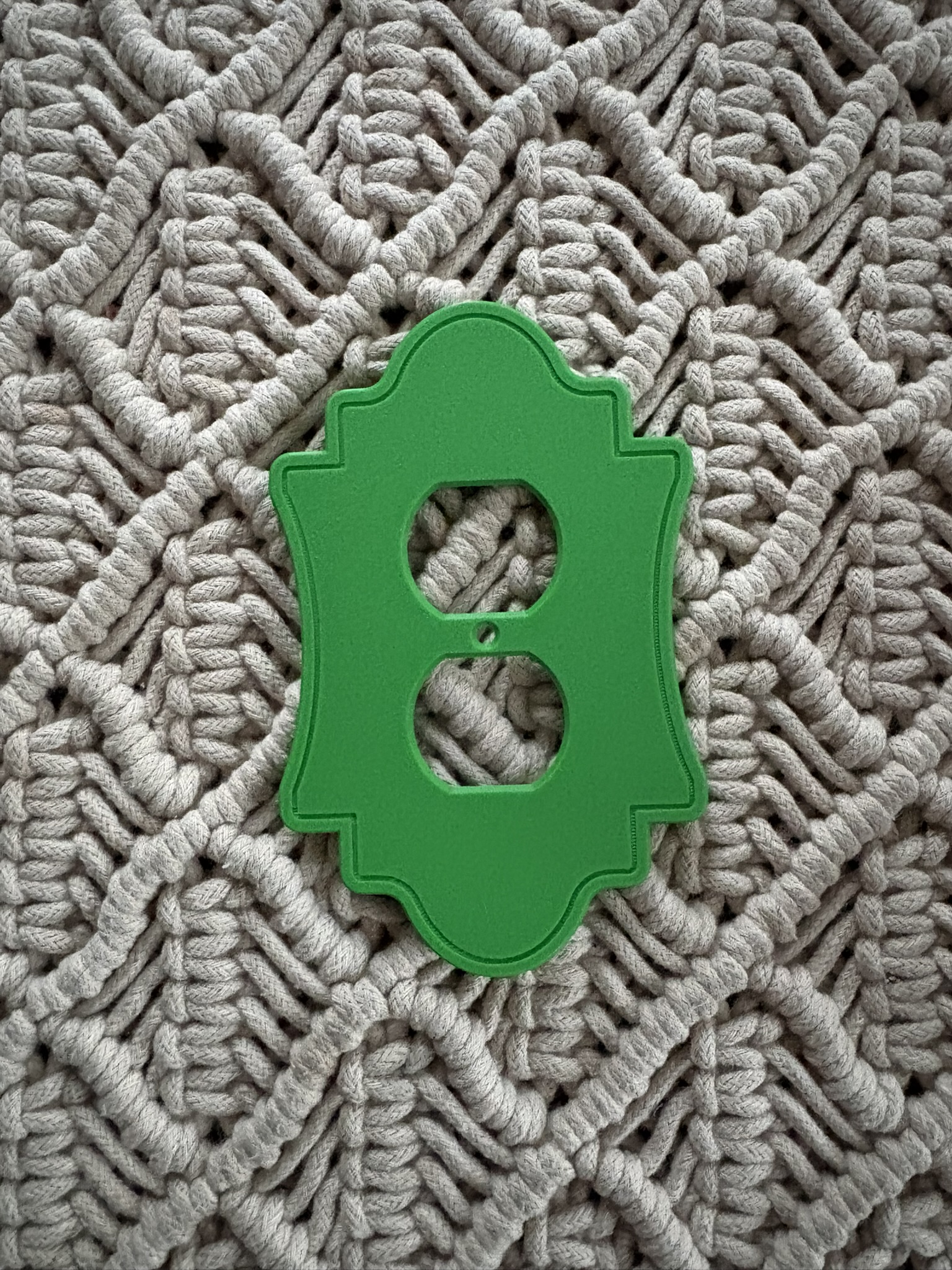 Miniatura 4 do modelo 3D Ornate Victorian-Style Light Switch Cover