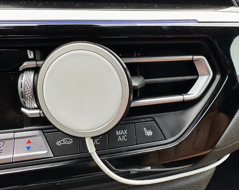iPhone MagSafe BMW car vent mount