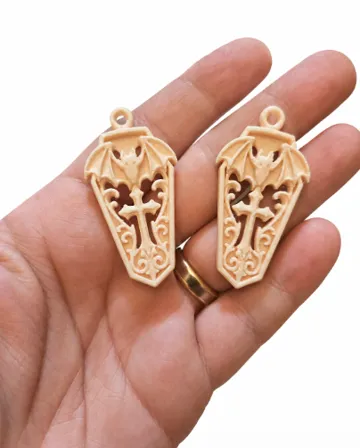 Pendientes: Gothic Bat Coffin Earrings — vista de referencia 3