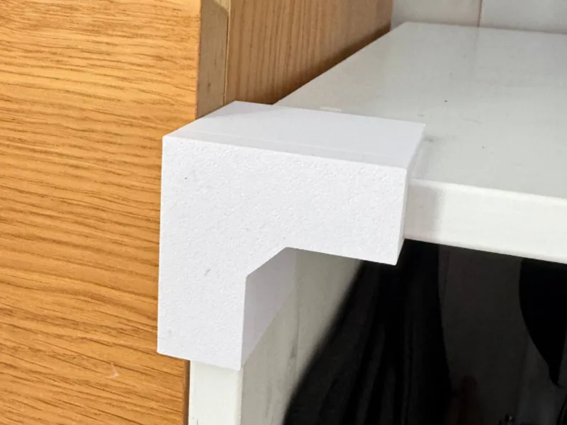 Corner mounting bracket