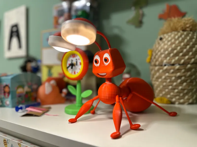 Friendly 3D-Printed Ant Lamp 