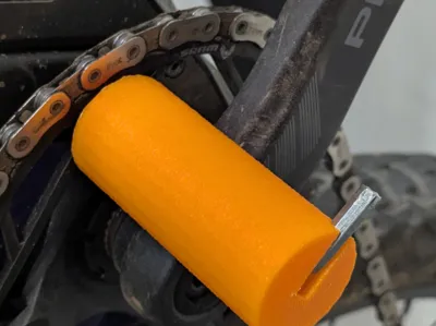 E-Bike Chain Turner for applying oil
