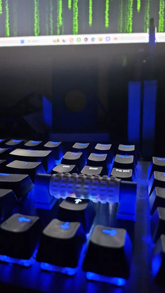 Universal keyboard fidget roller! - Free 3D Print Model - MakerWorld