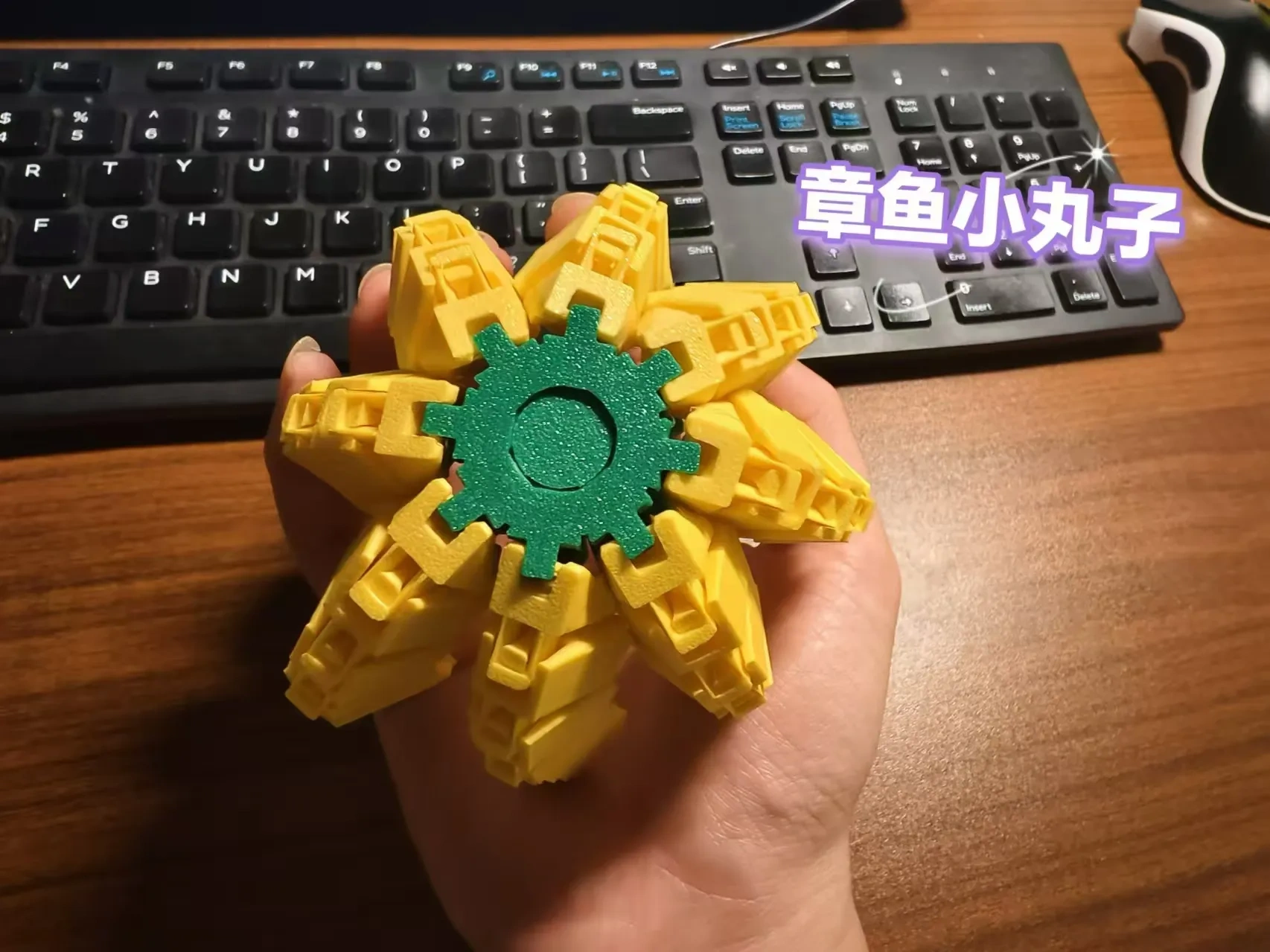 Miniatura 2 do modelo 3D 菠萝章鱼手雷（解压旋转伸缩）