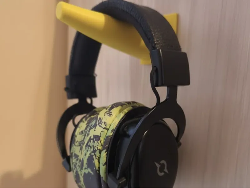 Banana desk-mounted holder for headphones