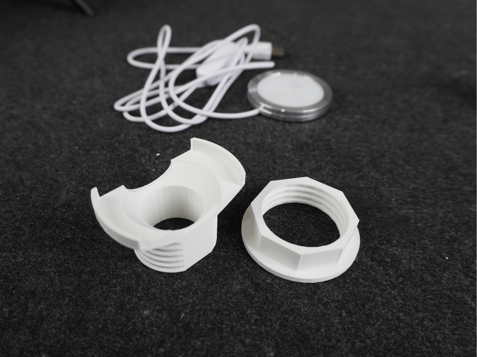 MH001 to E27 Lamp Adapter – Standard Locking Ring - 1