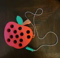 Jouet de laçage pomme et chenille pour enfants — photo 2