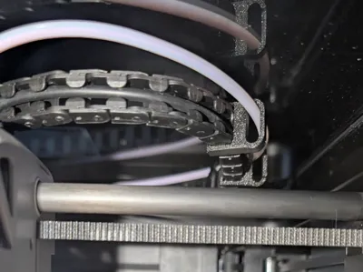 low profile clip for extruder hose