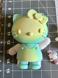 Porte-clés et figurine articulés Hello Kitty — photo 8