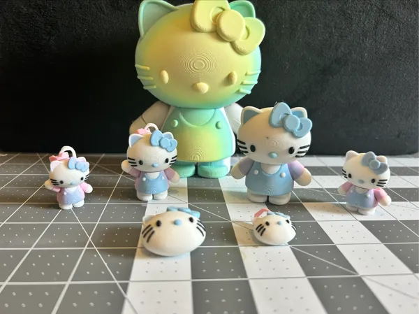 Porte-clés et figurine articulés Hello Kitty