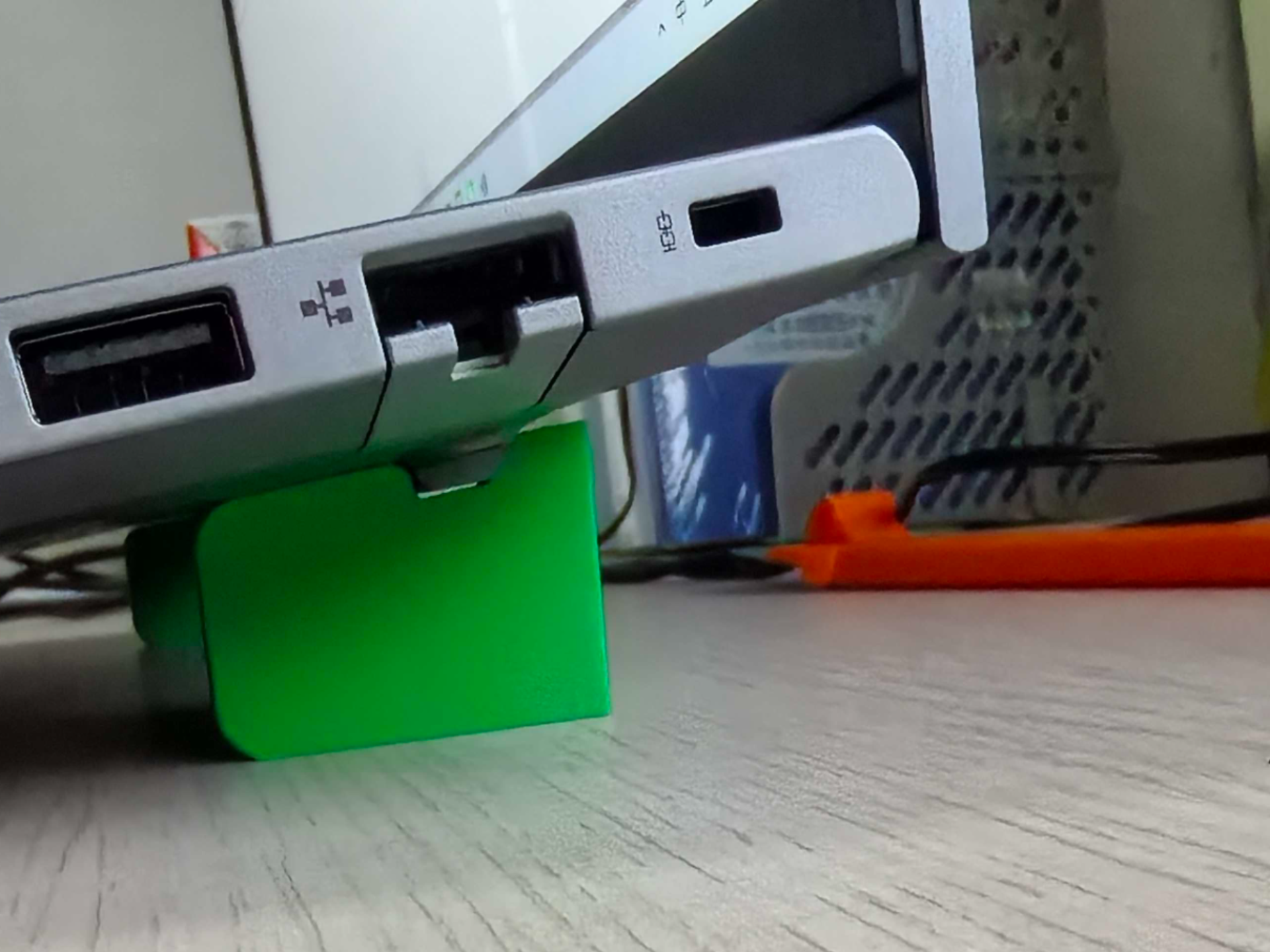 Miniatura 2 do modelo 3D 笔记本可折叠简易支架