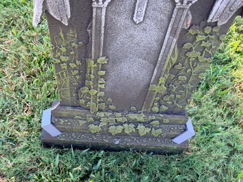 Gravestone holder