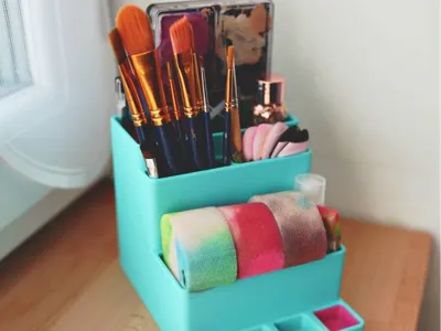 Face Paint Holder 
