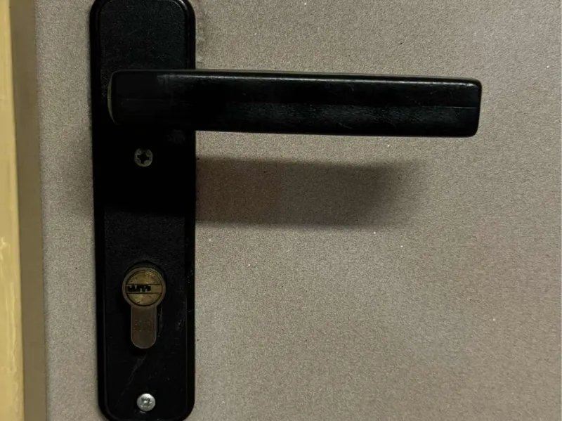 door plug inlet cover
