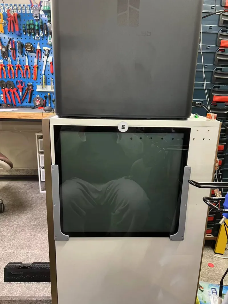 Top glass side holder