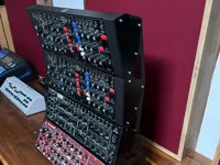 Support empilable pour 4 synthés de bureau Behringer — photo 1