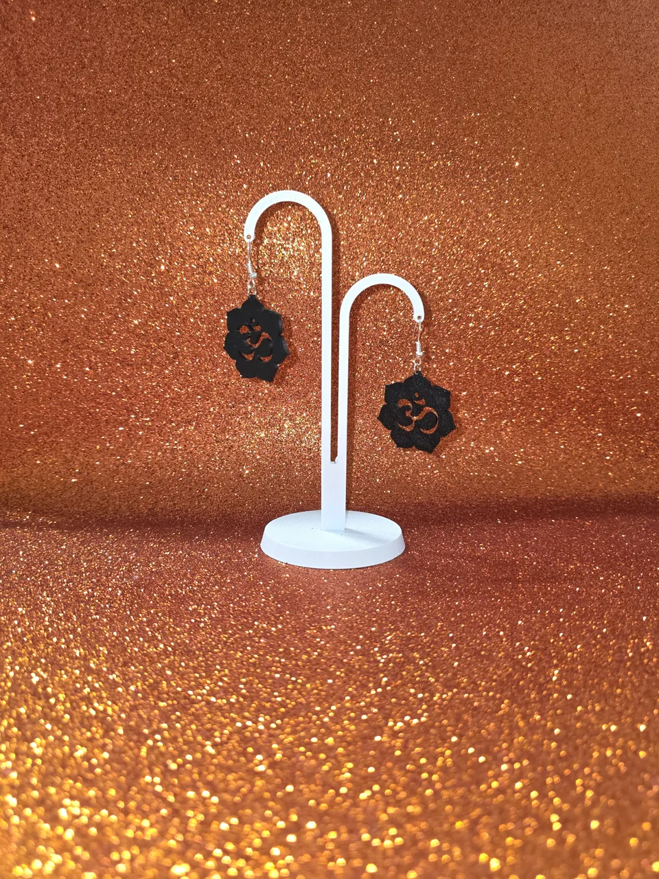 Omalotus earrings view 3