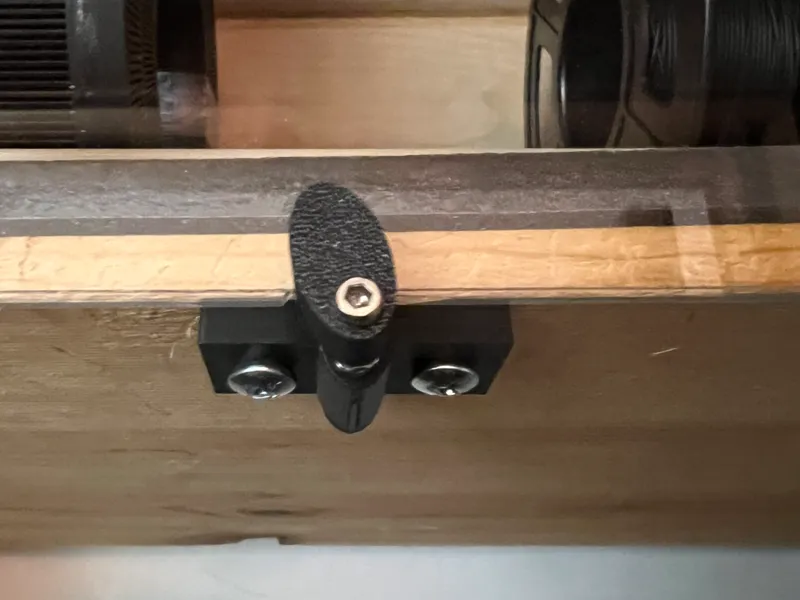 Rotating Pressure Latch