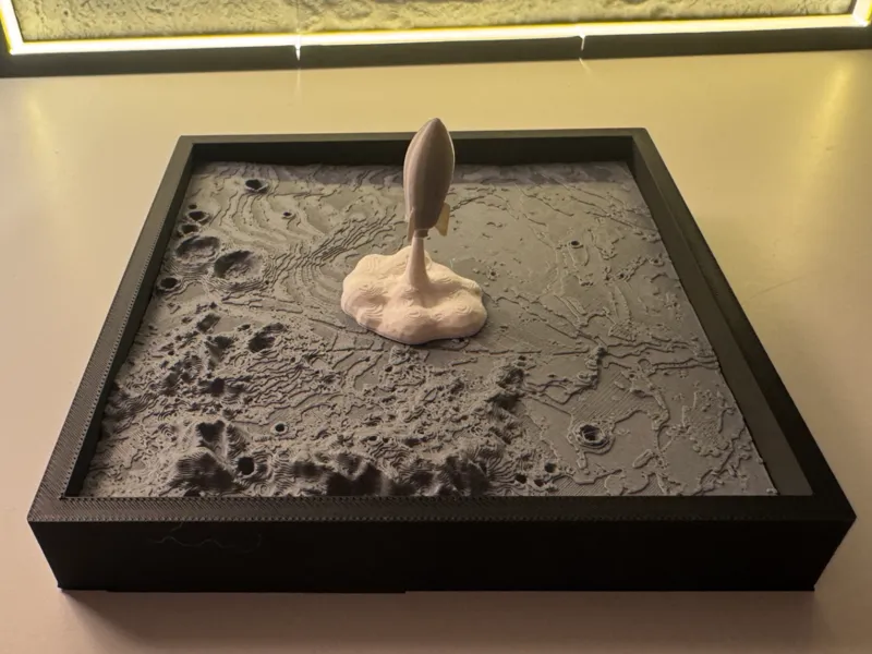 Tranquility Base – Moon Landing Display + Rocket
