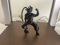 Figurine de Goku en position de combat — photo 2