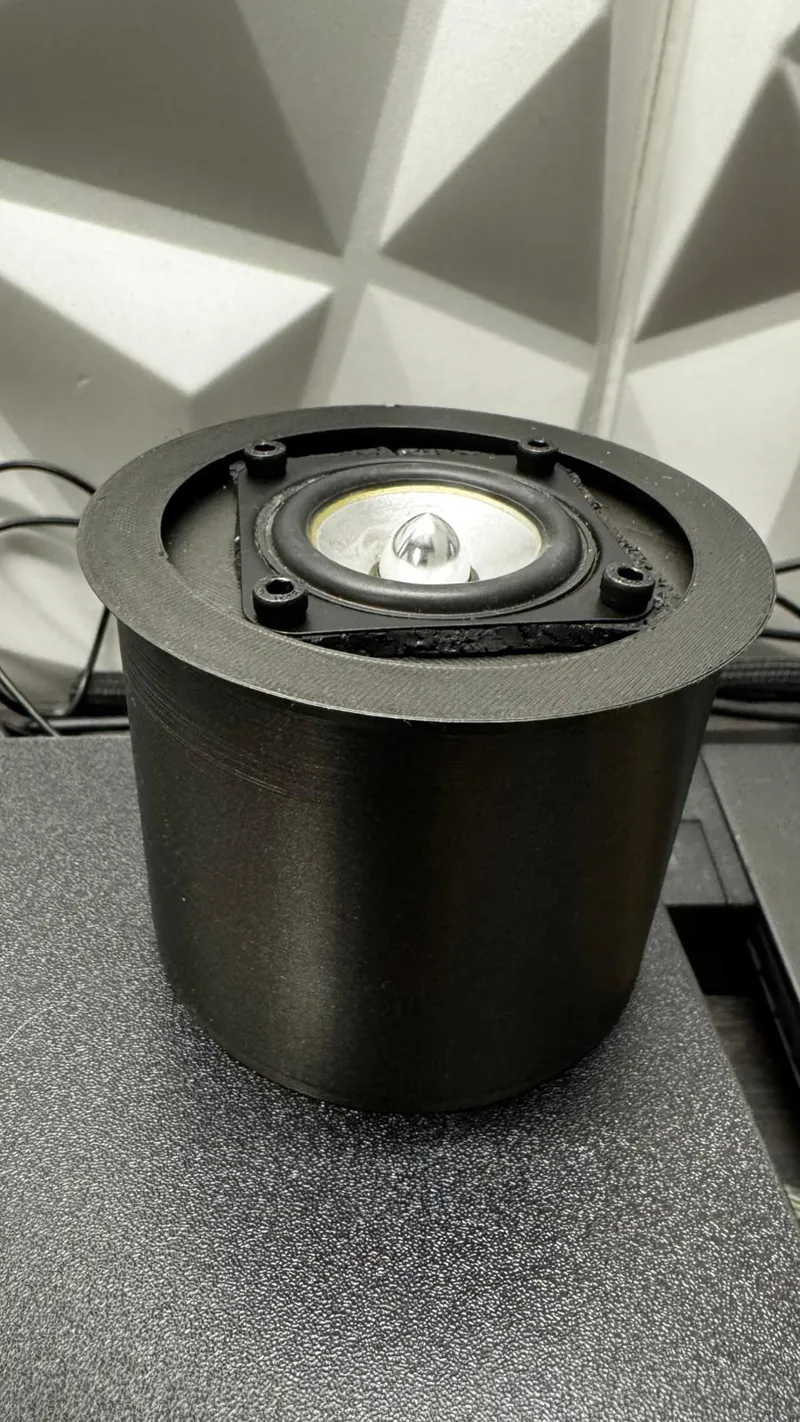 Minimalist Upfire Speakers (Logitech Z3 Mod)