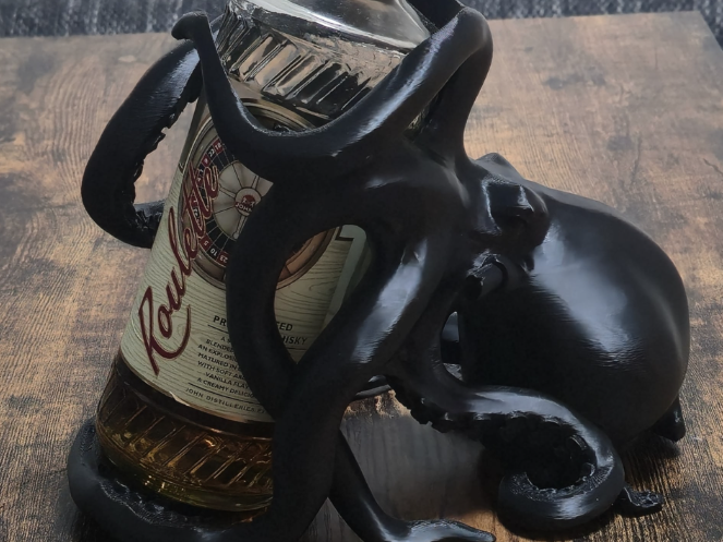 Krakens grip bottle holder