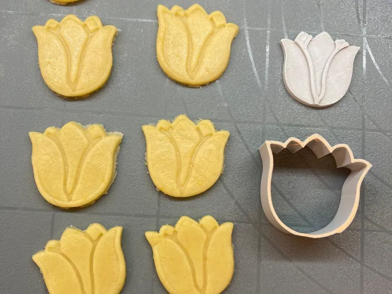 Tulip cookie cutter
