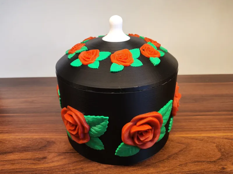 Jewerly box with lid