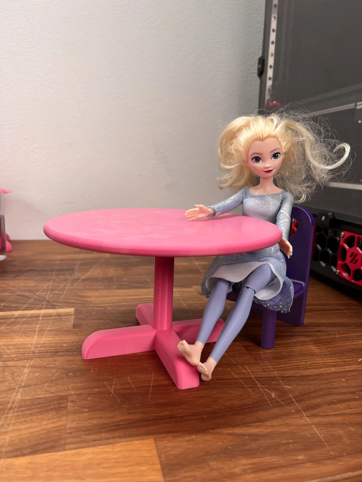 Table et chaises pour maison de poupée