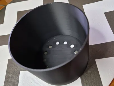 Simple pot to plant and use with cachepot 