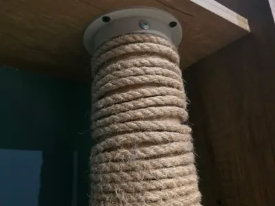 Cat scratching post holder
