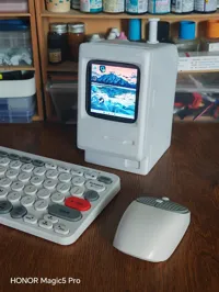 复古麦金塔电脑造型底座