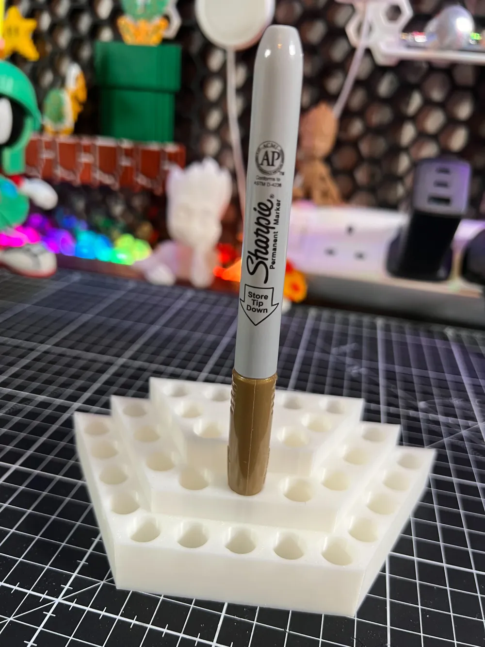 Sharpie Holder (HSW) Remixed by Anthony Kinson MakerWorld: Download ...