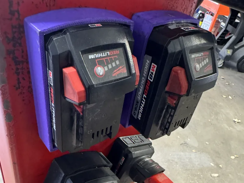 Milwaukee M18 6AH mag side battery case 