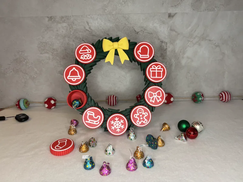 Advent Wreath with 9 Iconic Containers