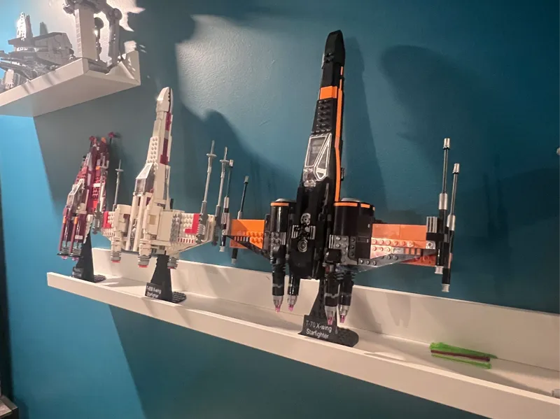 Stand for X-wings and Striker-class