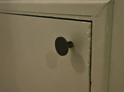 Simple cabinet knob