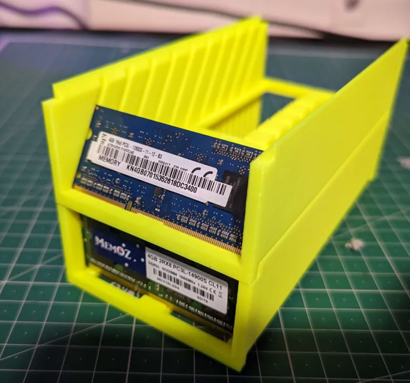 Stackable SO-DIMM Laptop RAM Tray