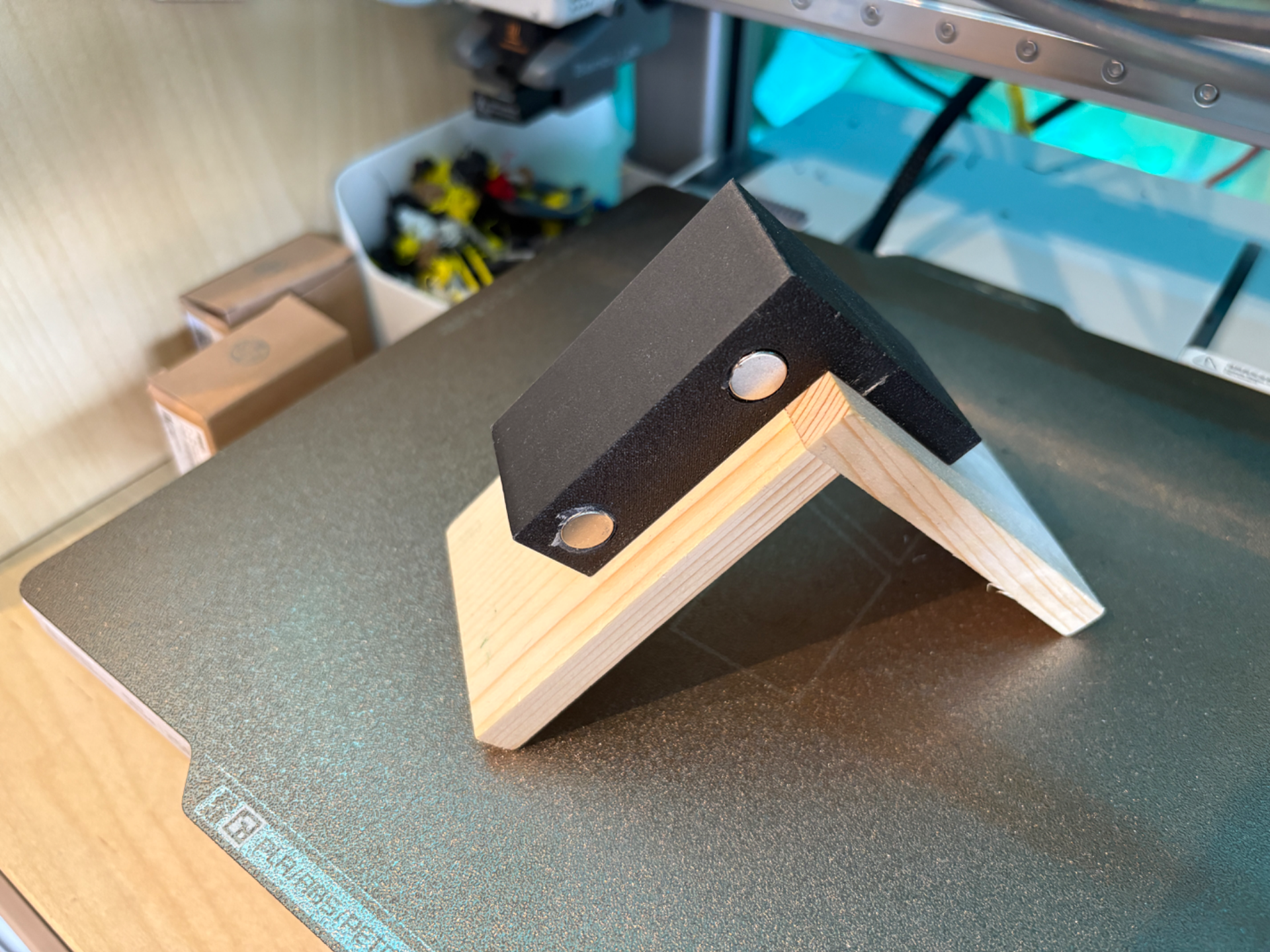 Magnetische Sägehilfe