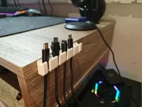 Clip de bureau range-câble USB — photo 3