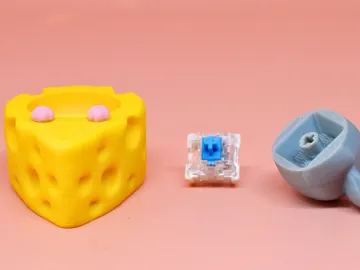 Objeto manipulable: Peekaboo Mouse with Cheese Fidget Clicker — vista de referencia 4