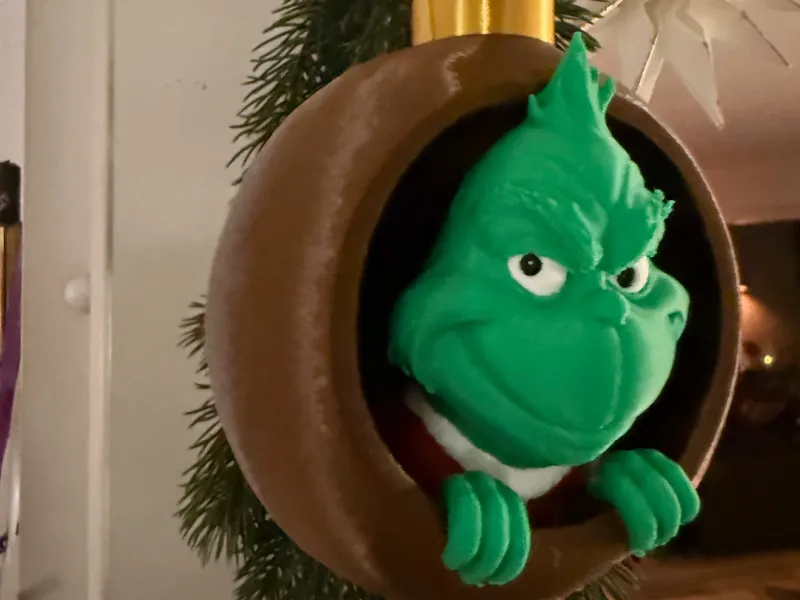 Der Grinch in der Weihnachtskugel