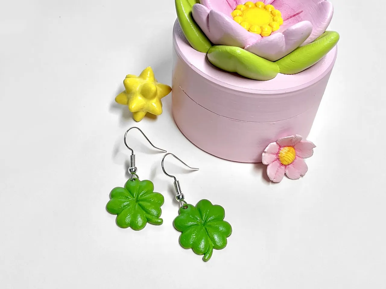 Clover earrings view 4