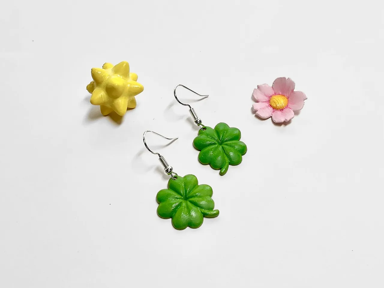 Clover earrings view 2
