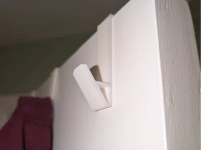 Low Profile Over Door Coat Hanger