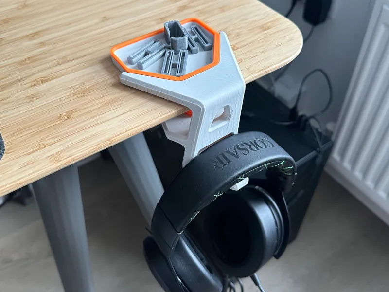 Over-edge Headphone Stand w. Magnetic Docking Tray