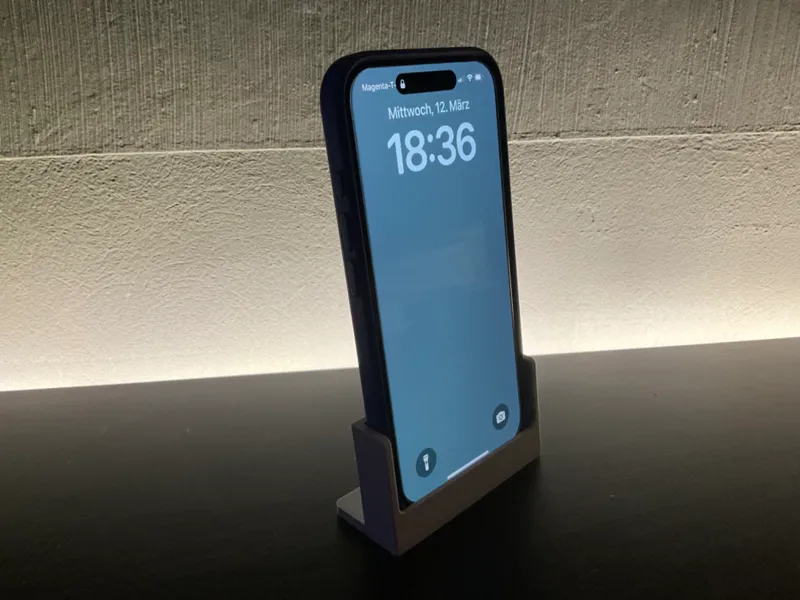 iPhone Stand