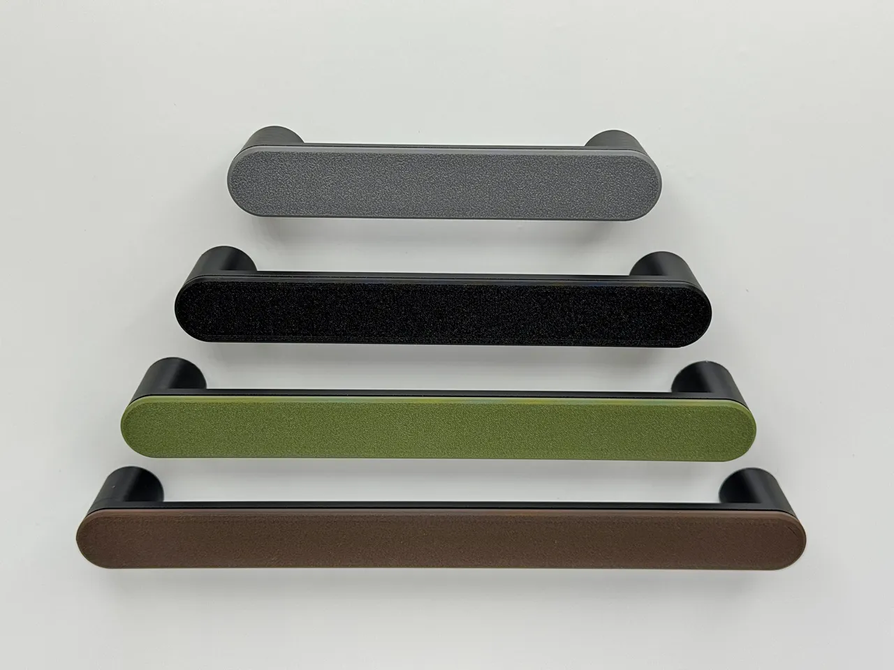 Dual-color furniture handle / drawer handle view 3
